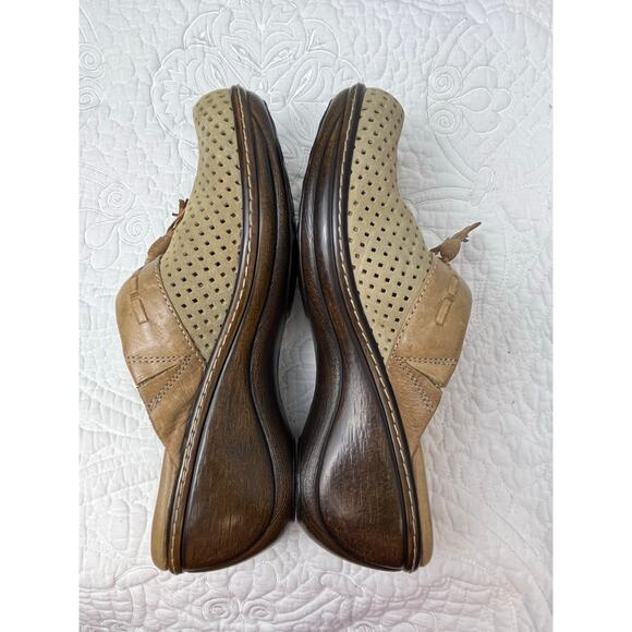 Soft Walk Women's Size 8N Tan Tasseled Slip On Clogs Casual Comfort Peforated - Picture 11 of 12